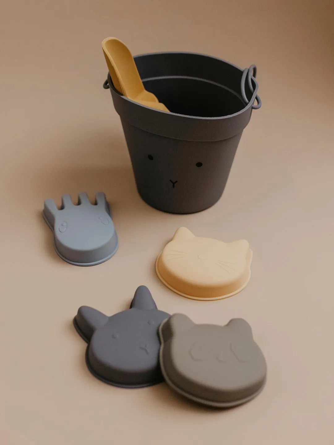 Beach Bucket & Toys Set - Blue Bear